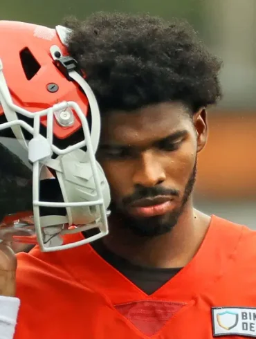 Browns Launch Wide-Open QB Competition as Shedeur Sanders Tries to Climb Depth Chart