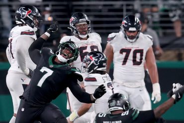 Buccaneers Count on Reddick’s Redemption to Revive Edge Rush and Bolster Defense