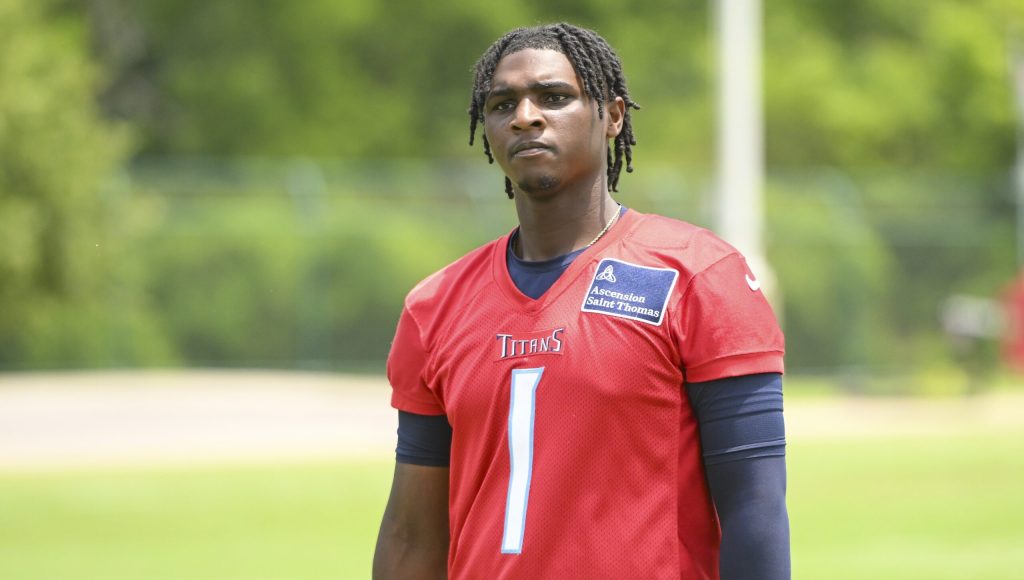 Cam Ward Gains Respect at Titans Minicamp with Grit, Leadership, and Competitive Fire