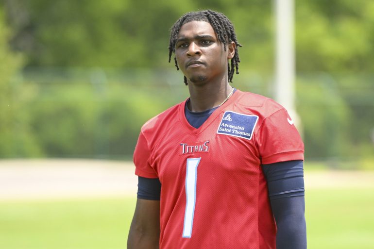 Cam Ward Gains Respect at Titans Minicamp with Grit, Leadership, and Competitive Fire