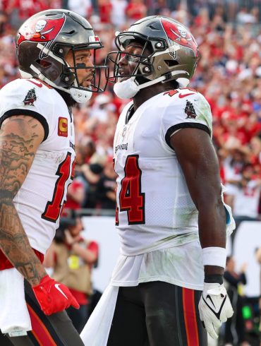 Chris Godwin Chooses Loyalty and Family Over Payday, Stays in Tampa After Devastating Injury