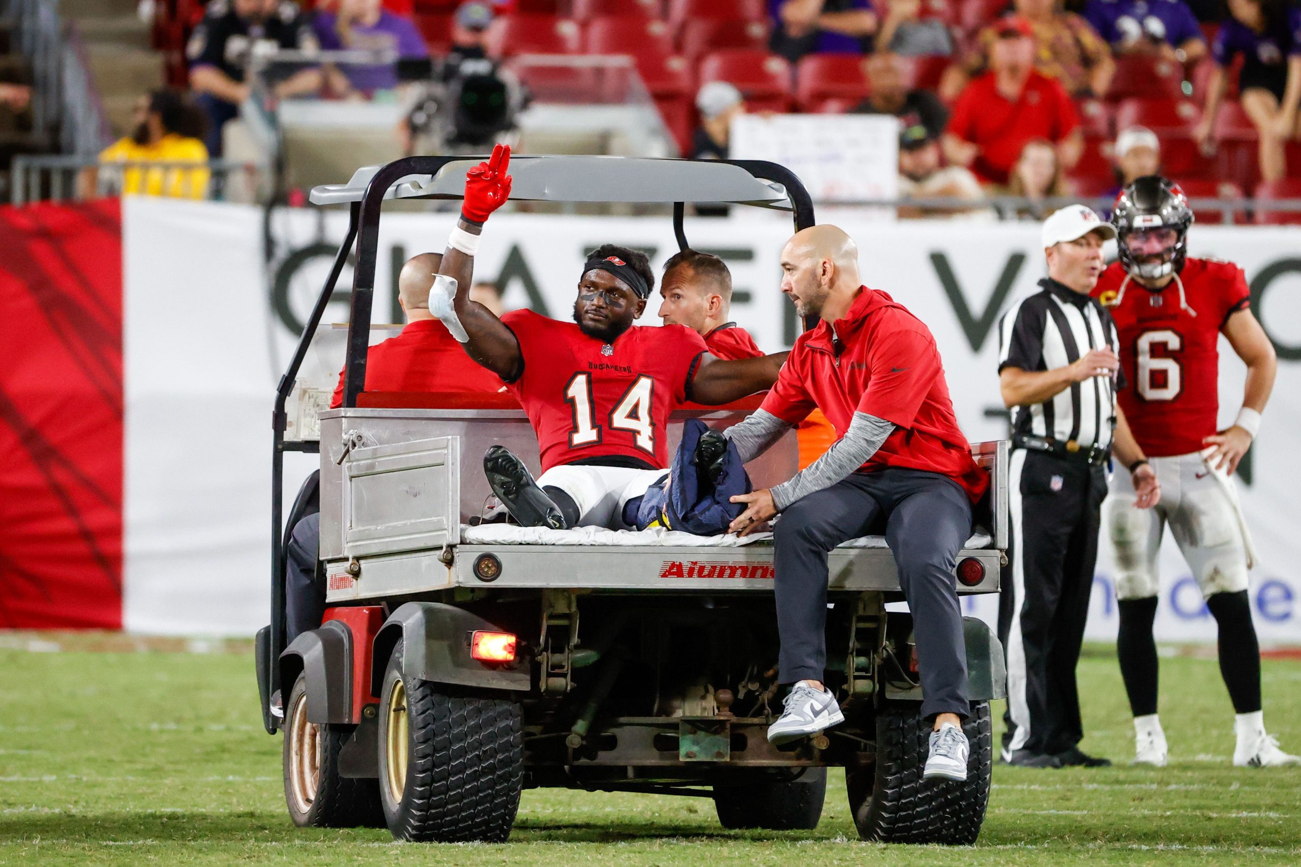 Chris Godwin Chooses Loyalty and Family Over Payday, Stays in Tampa After Devastating Injury