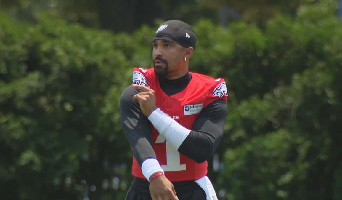 Eagles OTAs Spotlight Hurts’ Poise, Rising Rookies, and Secondary Battles as Key Starters Return
