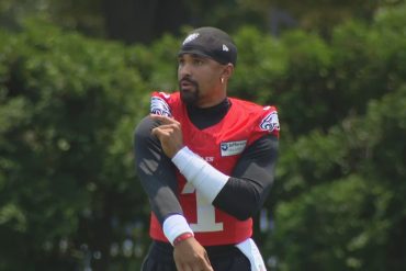 Eagles OTAs Spotlight Hurts’ Poise, Rising Rookies, and Secondary Battles as Key Starters Return