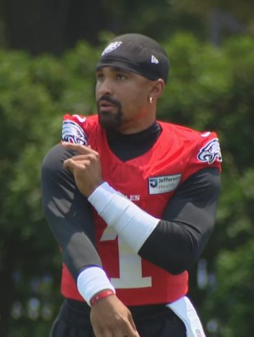 Eagles OTAs Spotlight Hurts’ Poise, Rising Rookies, and Secondary Battles as Key Starters Return