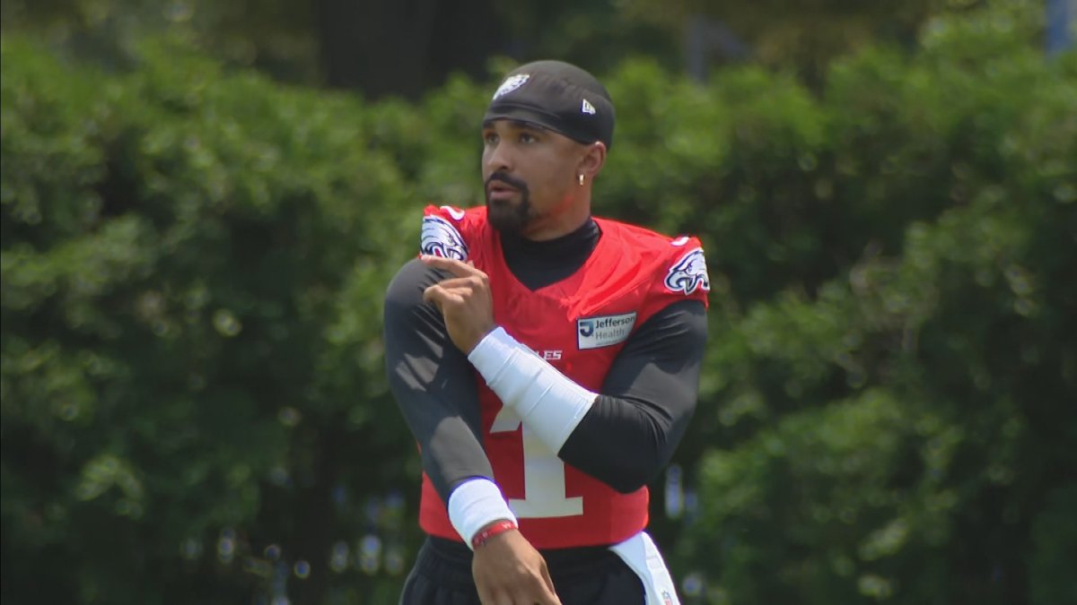 Eagles OTAs Spotlight Hurts’ Poise, Rising Rookies, and Secondary Battles as Key Starters Return