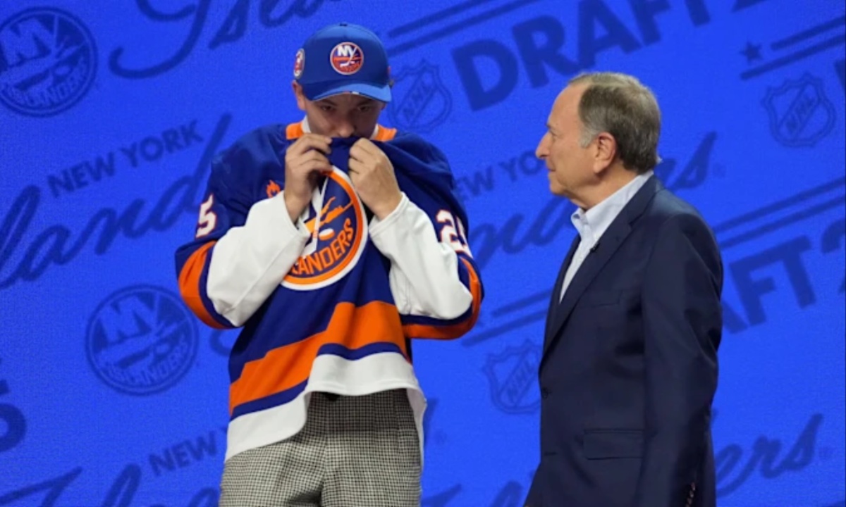 Islanders Draft Matthew Schaefer First Overall in Emotional NHL Night Marked by Bold Picks and Big Trades