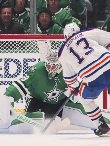 Jake Oettinger Owns Early Exit as DeBoer Defends Bold Call in Stars’ Playoff Collapse