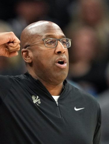 Knicks Turn to Mike Brown, Taylor Jenkins After Striking Out on Top Coaching Targets