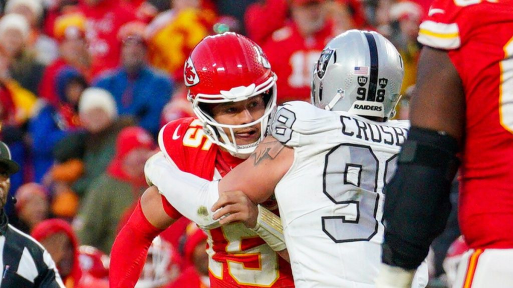 Maxx Crosby and Patrick Mahomes