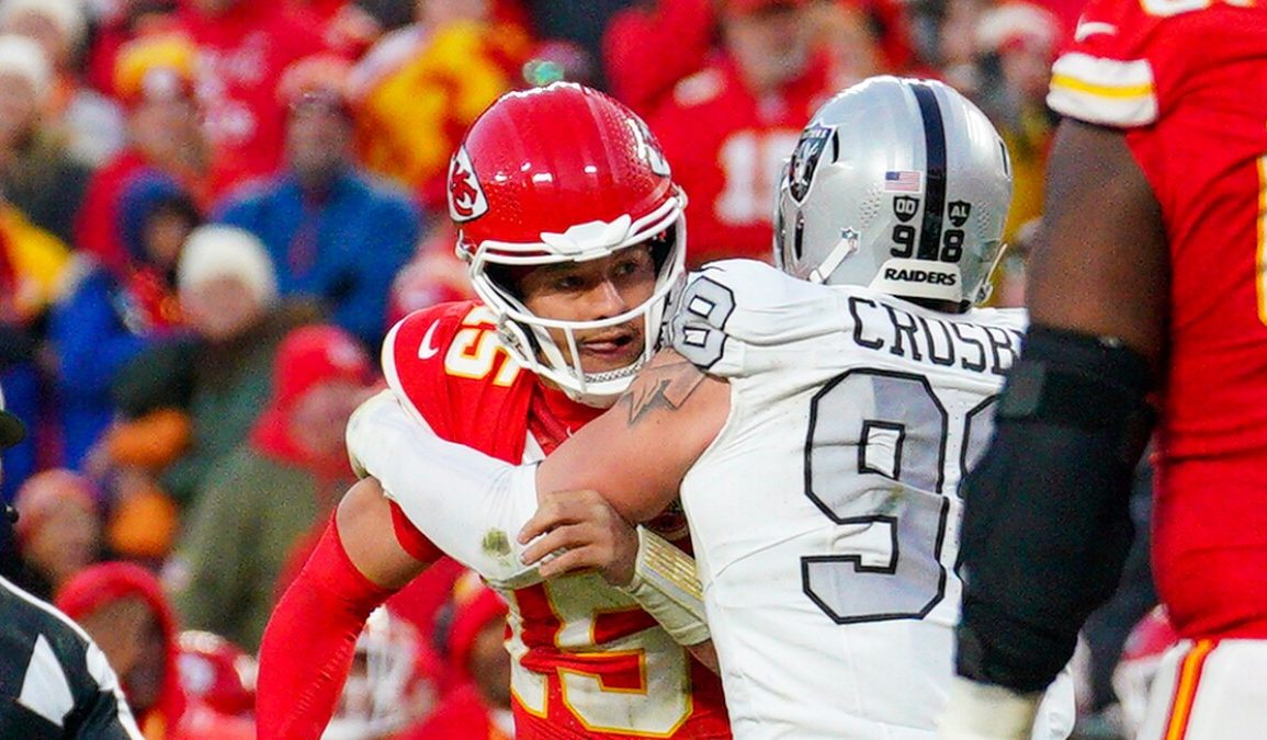 Maxx Crosby and Patrick Mahomes