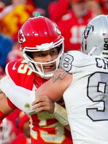 Maxx Crosby and Patrick Mahomes