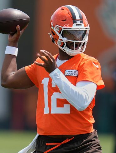 Shedeur Sanders Embraces Growth Over Position Battle as Browns Develop Rookie Quarterbacks