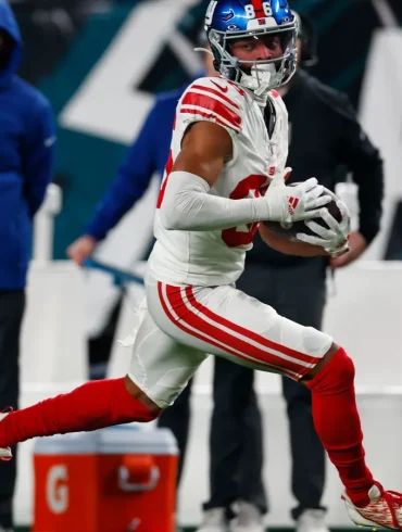 Slayton Shines, Defense Swarms as Giants Emphasize Takeaways and Chemistry in Sixth OTA Session