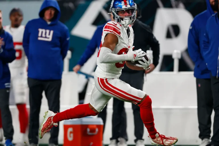 Slayton Shines, Defense Swarms as Giants Emphasize Takeaways and Chemistry in Sixth OTA Session
