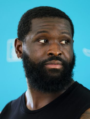 Terron Armstead Retires After Years of Pain, Citing Long-Term Knee Injury