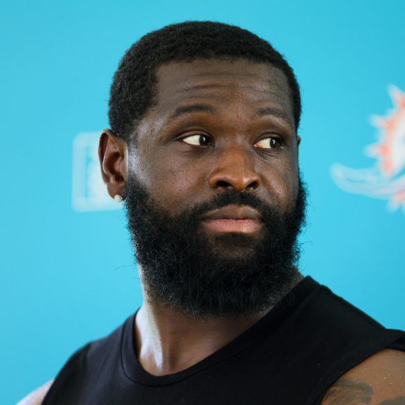 Terron Armstead Retires After Years of Pain, Citing Long-Term Knee Injury
