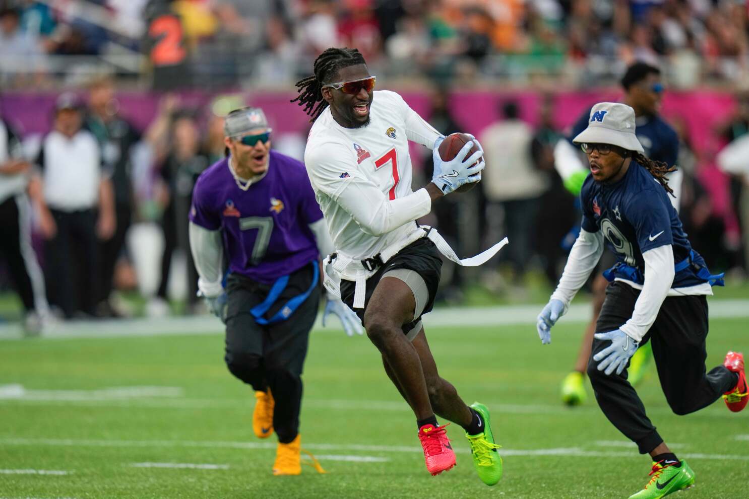 Texts Between NFL Owners Hint at Coordinated Push to Limit Quarterback Guarantees