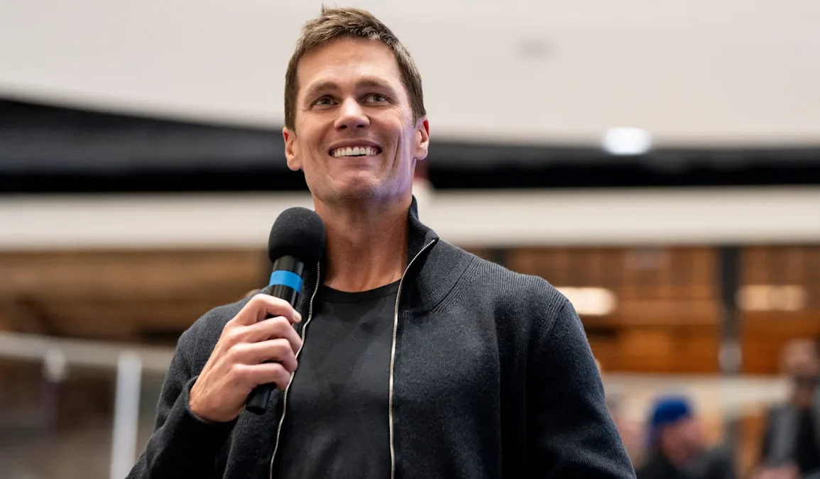 Tom Brady Quietly Shapes Raiders QB Plans as Seahawks Bet on Sam Darnold for Stability
