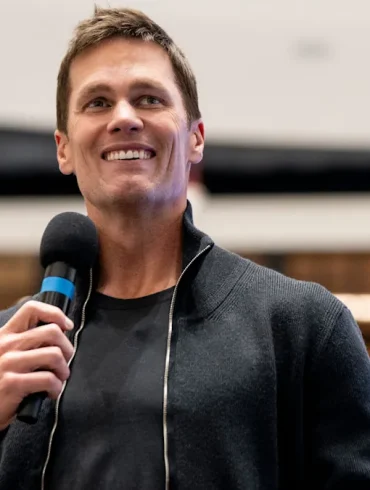 Tom Brady Quietly Shapes Raiders QB Plans as Seahawks Bet on Sam Darnold for Stability