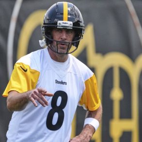 Aaron Rodgers Leads Malibu Workouts as Steelers Teammates Join Early Chemistry Push