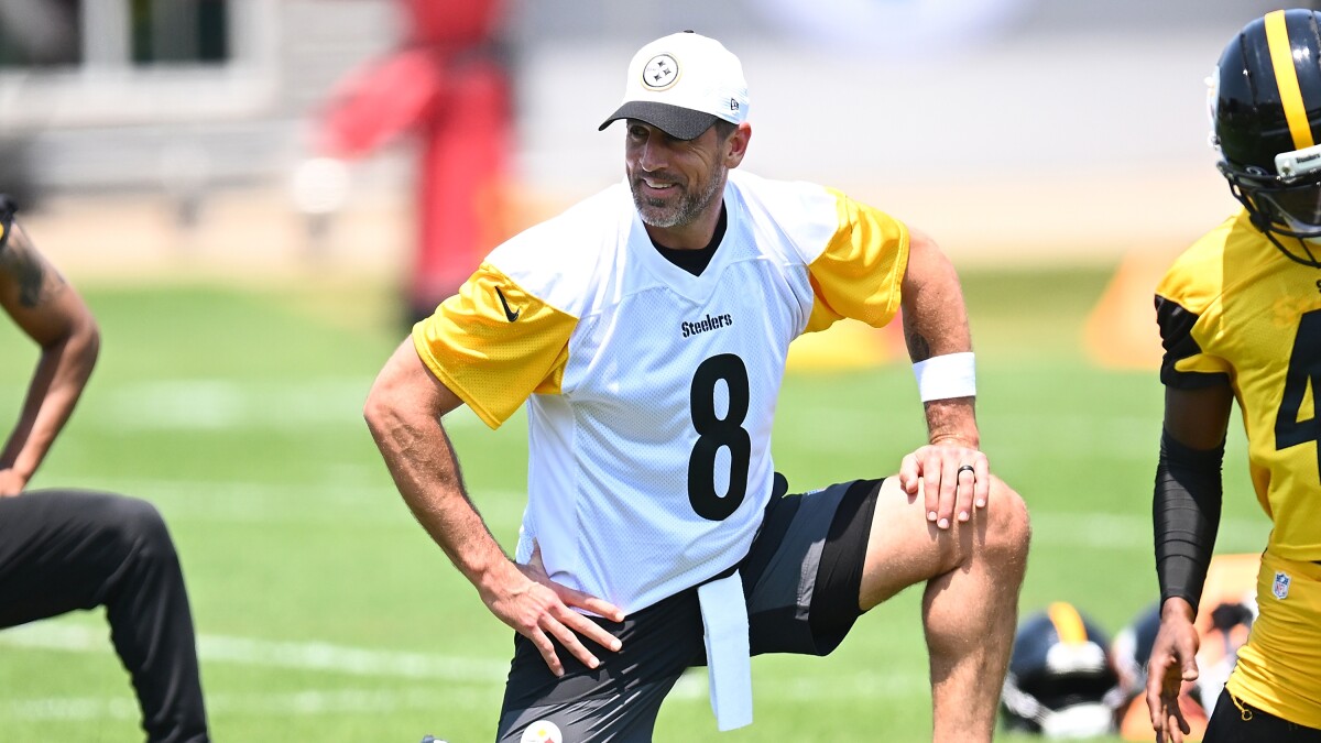 Aaron Rodgers Leads Malibu Workouts as Steelers Teammates Join Early Chemistry Push