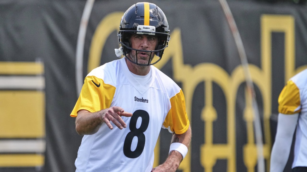 Aaron Rodgers Leads Malibu Workouts as Steelers Teammates Join Early Chemistry Push