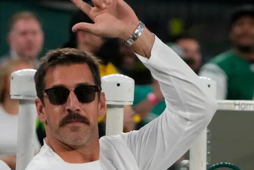 Aaron Rodgers Refuses Fan's Autograph, Sparks Debate Over Memorabilia and Motives