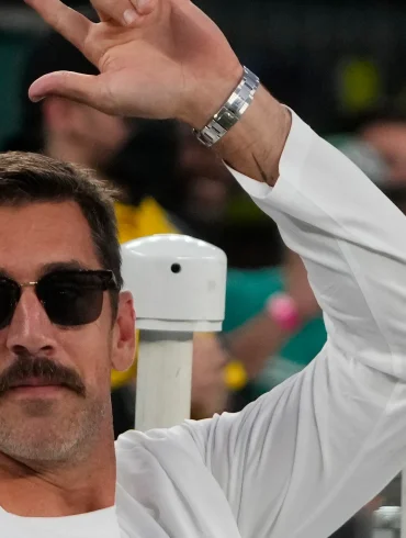 Aaron Rodgers Refuses Fan's Autograph, Sparks Debate Over Memorabilia and Motives