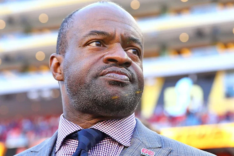 DeMaurice Smith Targets Aaron Rodgers in Explosive NFLPA Memoir Turf Wars