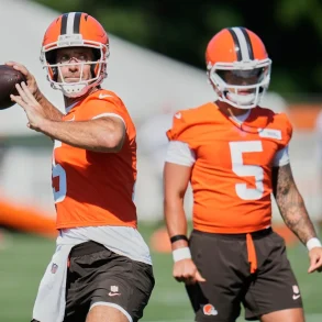 Kenny Pickett Injured at Browns Camp as Joe Flacco Leads and Rookies Get Bigger Roles