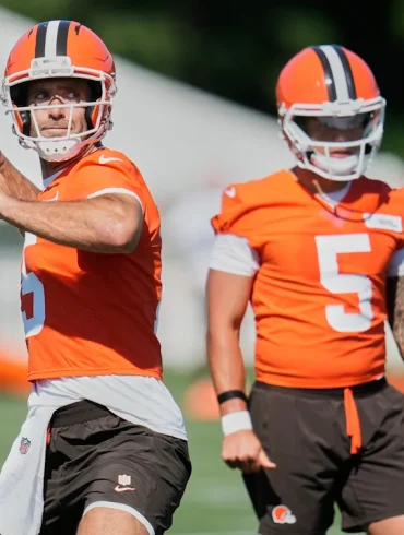 Kenny Pickett Injured at Browns Camp as Joe Flacco Leads and Rookies Get Bigger Roles