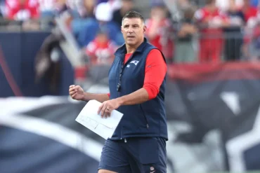 Drake Maye’s Costly Preseason Fumble Draws Criticism From Patriots Coach Mike Vrabel