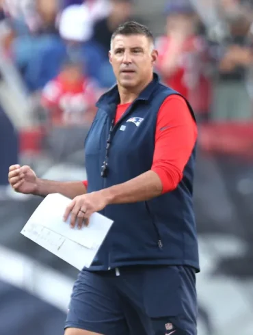 Drake Maye’s Costly Preseason Fumble Draws Criticism From Patriots Coach Mike Vrabel