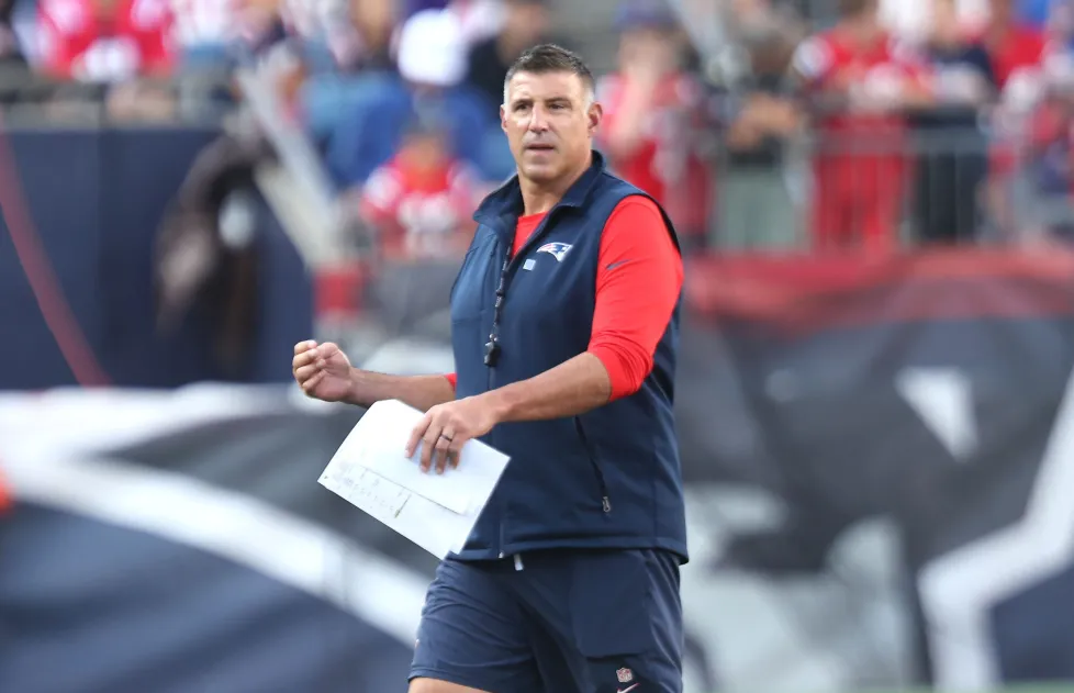 Drake Maye’s Costly Preseason Fumble Draws Criticism From Patriots Coach Mike Vrabel