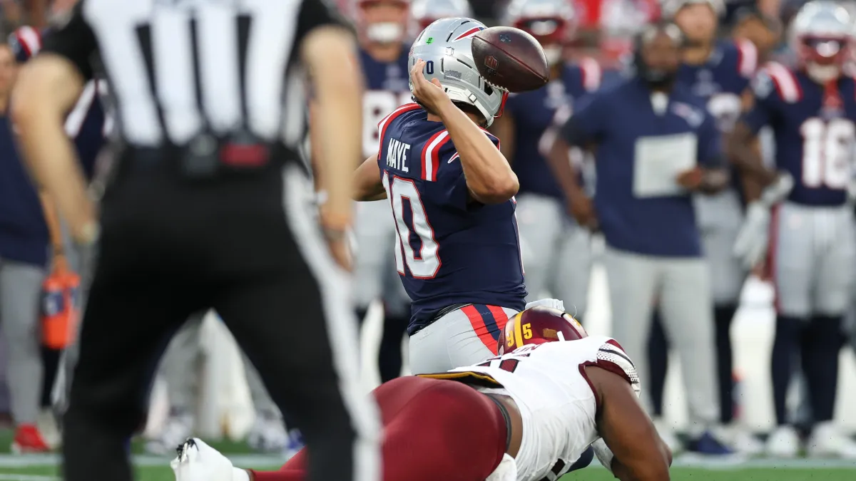 Drake Maye’s Costly Preseason Fumble Draws Criticism From Patriots Coach Mike Vrabel