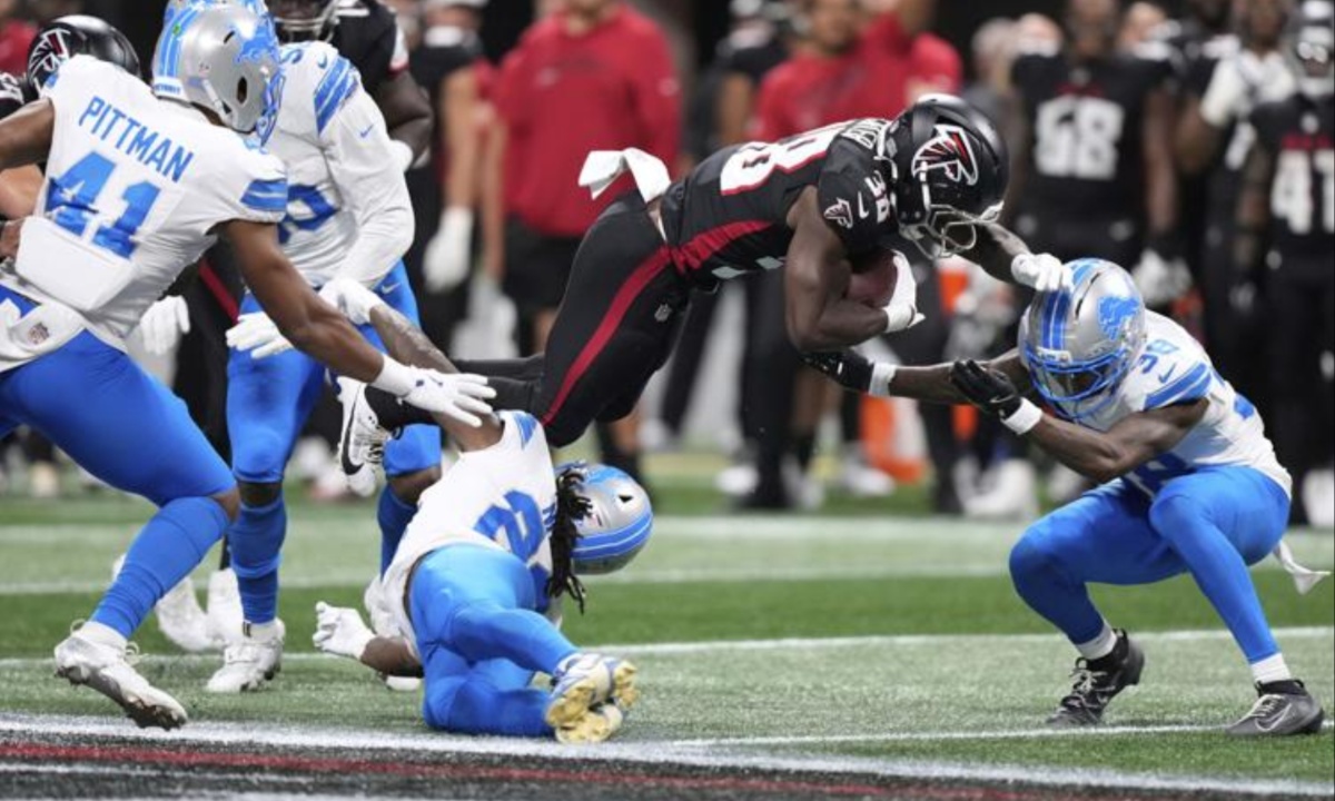 Morice Norris Suffers Scary Injury in Lions Preseason Game but Quickly Returns to Team