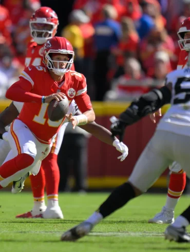 Patrick Mahomes’ Deceptive Play and Dominant Performance Power Chiefs to 31-0 Victory