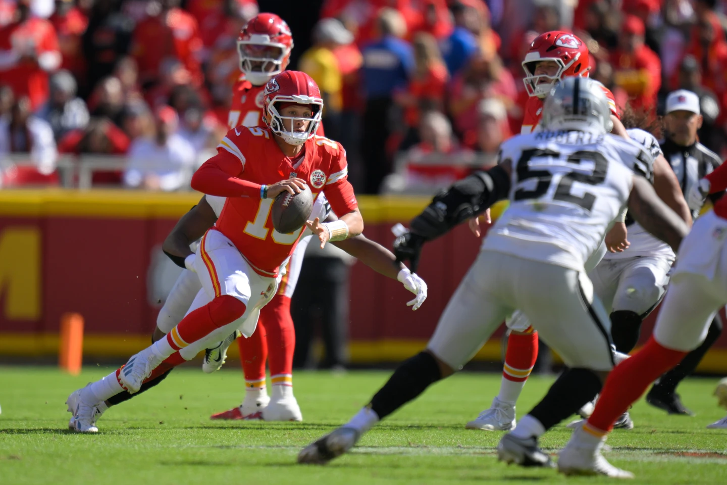 Patrick Mahomes’ Deceptive Play and Dominant Performance Power Chiefs to 31-0 Victory