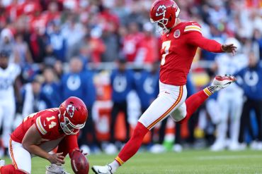 Mahomes’ Fourth-Quarter Heroics Propel Chiefs Past Colts in Overtime Thriller