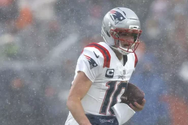 Patriots Weather Blizzard, Controversial Fourth Down Call to Clinch Super Bowl LX Berth1