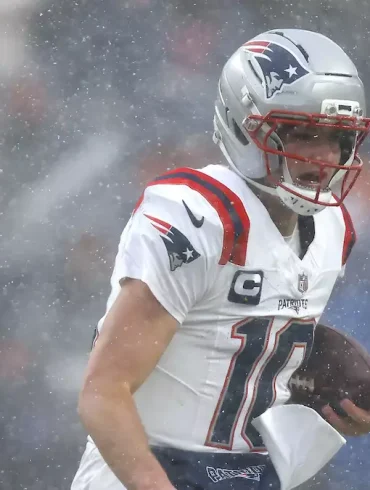 Patriots Weather Blizzard, Controversial Fourth Down Call to Clinch Super Bowl LX Berth1