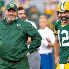 Steelers Begin McCarthy Era Amid Aaron Rodgers’ Uncertain 2026 Future