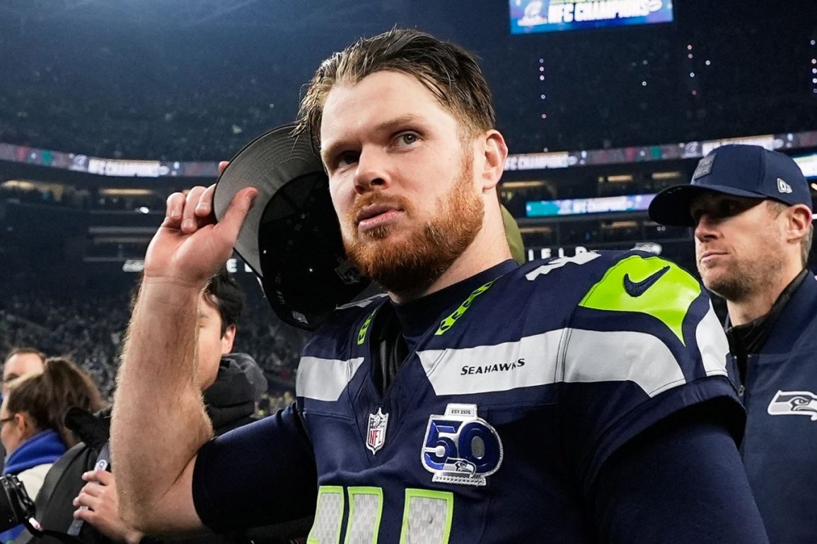 Seahawks Arrive for Super Bowl Amid Kubiak Departure, Darnold Faces Critical Transition