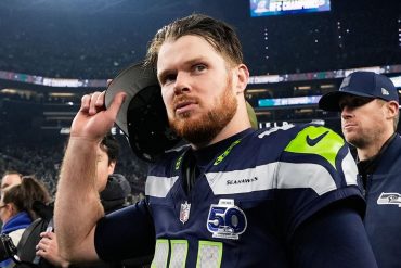Seahawks Arrive for Super Bowl Amid Kubiak Departure, Darnold Faces Critical Transition