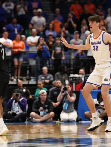 7 Foot 9 Olivier Rioux Stuns Crowd With First NCAA Tournament Dunk in Florida Blowout Win