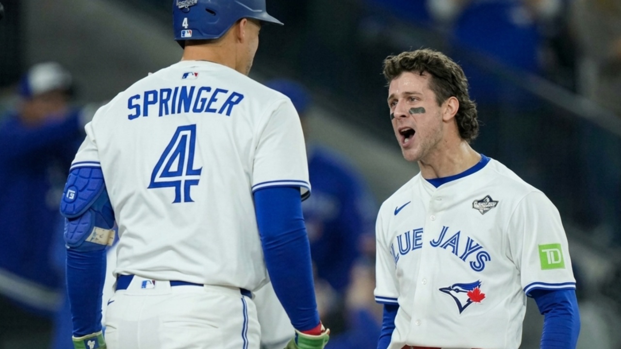Blue Jays Stars Springer and Clement Attend Maple Leafs Game, Laugh Off Seat Mix Up (2) Blue Jays Stars Springer and Clement Attend Maple Leafs Game, Laugh Off Seat Mix-Up