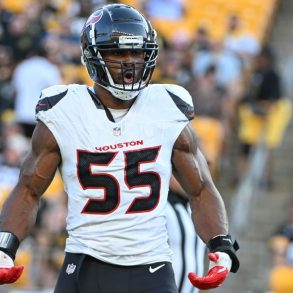 Danielle Hunter Signs $40.1 Million Extension With Texans After Dominant 2025 Season