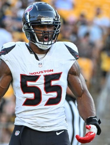 Danielle Hunter Signs $40.1 Million Extension With Texans After Dominant 2025 Season