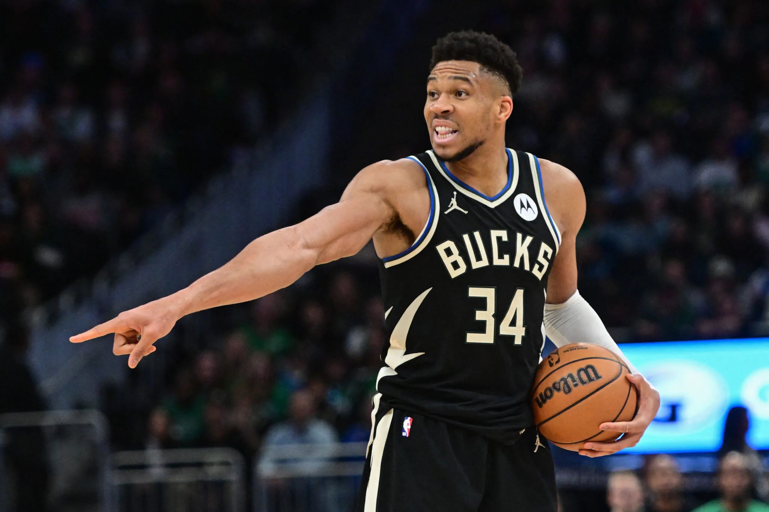 Giannis Antetokounmpo Returns to Bucks, Boosting Team Morale and Playoff Aspirations